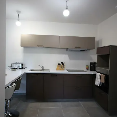 Atrium Apartment *